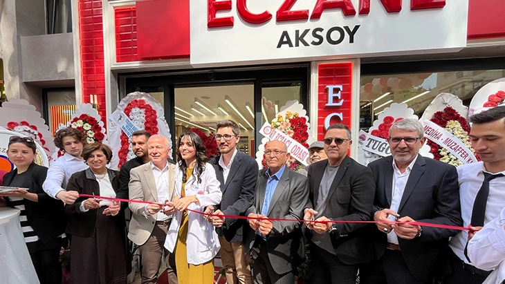 Aksoy Eczanesi yeni yerinde yeni konseptiyle açıldı